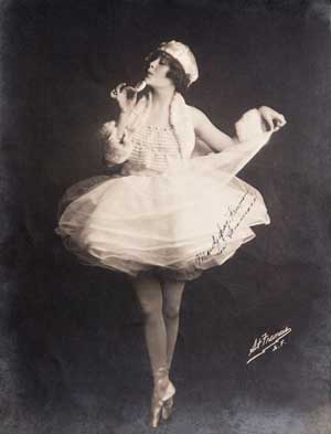 Vintage picture of Margarita Otero in ballet pose